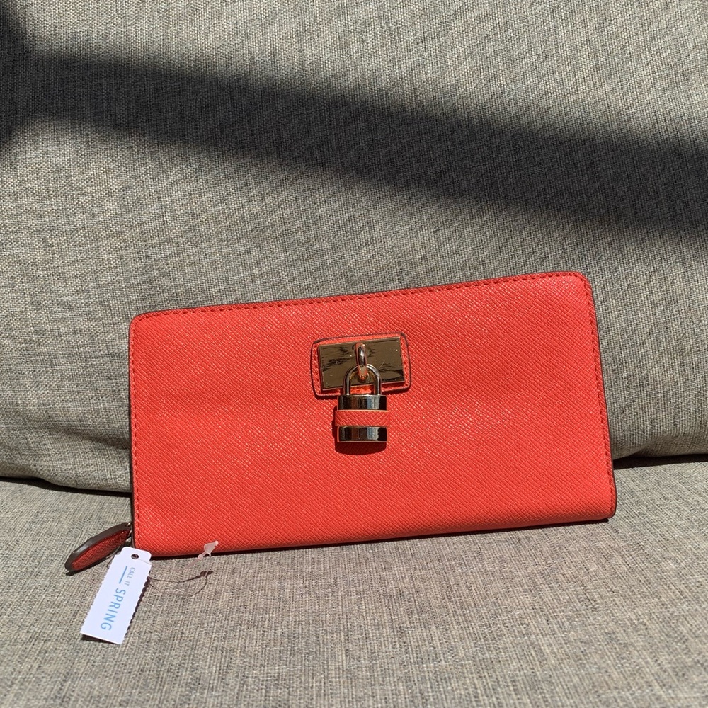 Spring wallet